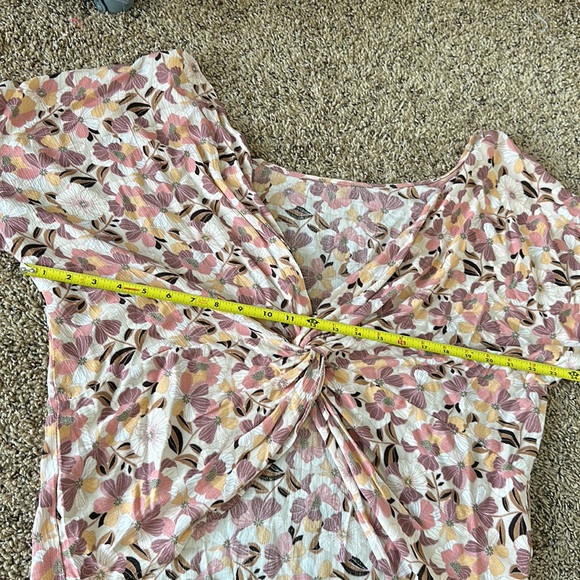 Willow + Root Twisted Open Back Top Versatile Floral Print Medium Multi Color - Picture 14 of 15
